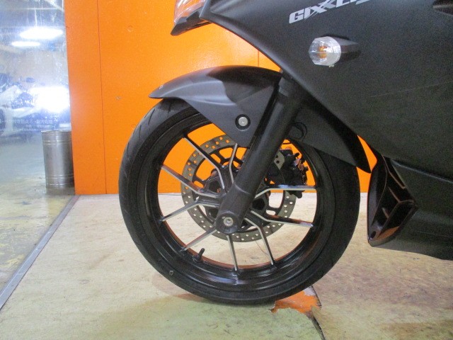 ホイールもこの通り状態グッド！フォークのアウターまでもが綺麗な一台！ＡＢＳも標準装備！安心の一台！